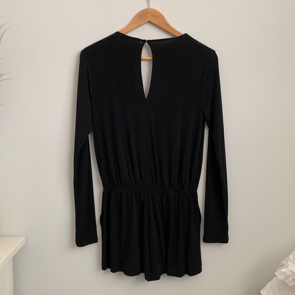 BCBG long sleeve shorts jumper/romper - Picture 2 of 3